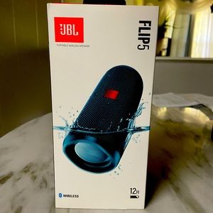 JBL flip 5 speakers